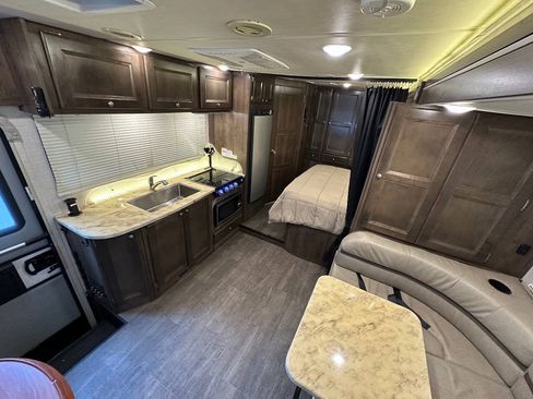 Used 2017 Mercedes-Benz Sprinter 3500 image 38