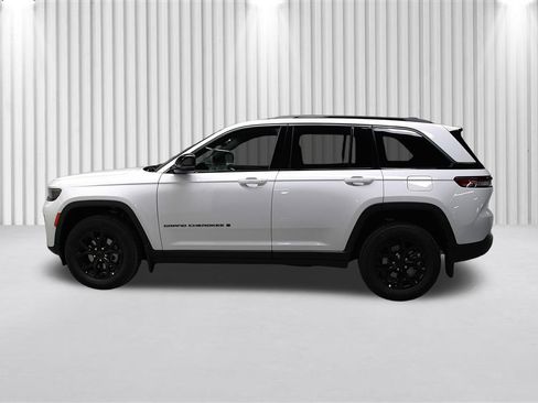 New 2026 Jeep Grand Cherokee Altitude AWD/4WD image 7