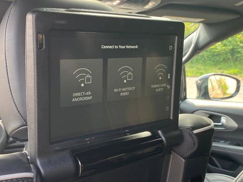 Used 2023 Chrysler Pacifica Limited w/ Uconnect Theater Family Group image 24