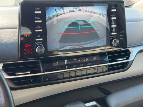 Certified 2023 Toyota Sienna XLE image 24