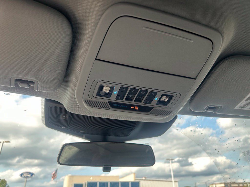 Used 2021 Ford Explorer XLT w/ Equipment Group 202A AWD/4WD image 24