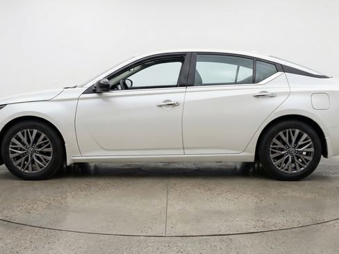 Used 2025 Nissan Altima 2.5 SV FWD image 5