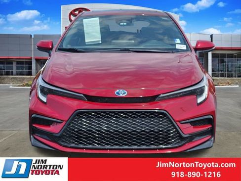 Used 2023 Toyota Corolla SE w/ SE Package FWD image 2