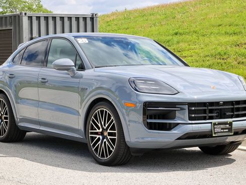 Certified 2025 Porsche Cayenne S AWD/4WD image 12