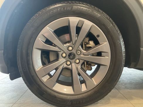 Used 2023 Ford Explorer XLT w/ Equipment Group 202A AWD/4WD image 9