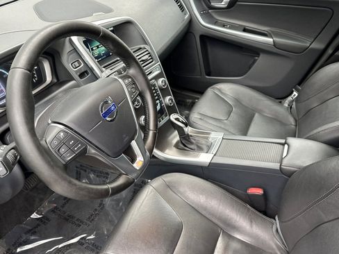 Used 2016 Volvo XC60 T5 Platinum image 13