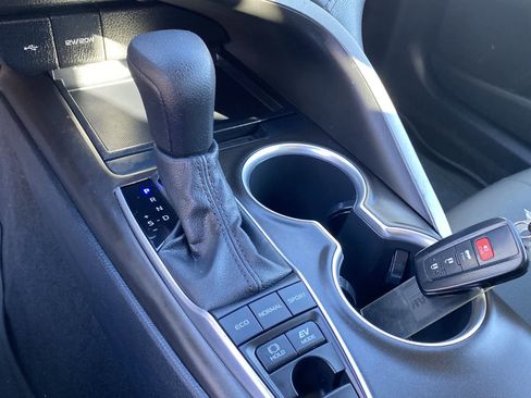 Used 2021 Toyota Camry LE image 31