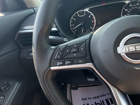 Used 2025 Nissan Altima 2.5 SV FWD image 25