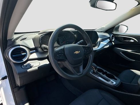 Used 2026 Chevrolet Trax LS FWD image 9