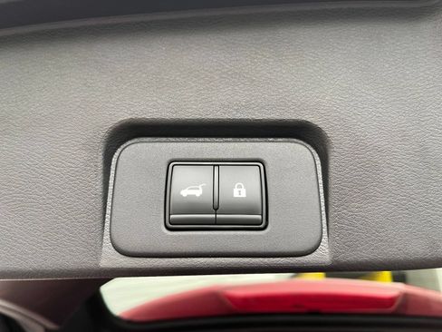 Used 2025 Nissan Rogue SV AWD/4WD image 24