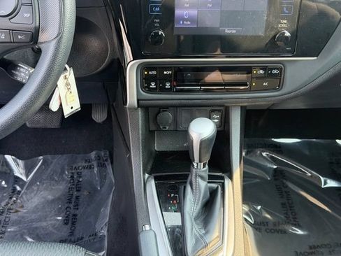 Used 2017 Toyota Corolla LE w/ Carpet Mat Package (TMS) FWD image 17