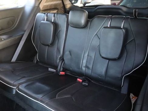 Used 2019 Chrysler Pacifica Limited FWD image 8