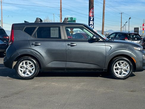 Used 2021 Kia Soul S image 3