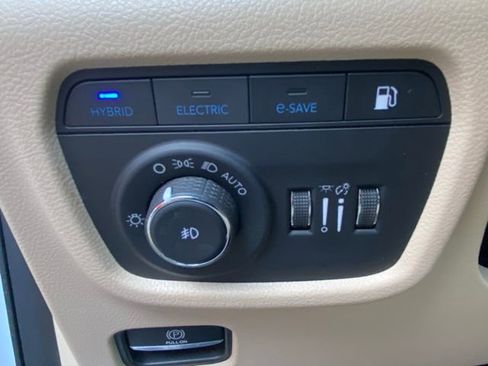 Used 2022 Jeep Grand Cherokee Limited 4xe w/ Luxury Tech Group II image 16