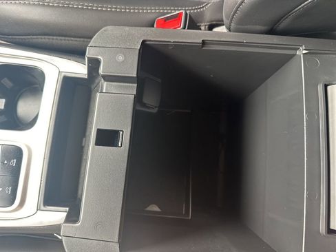 Used 2022 Ford Explorer XLT w/ Equipment Group 202A image 36