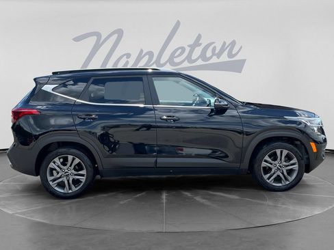 Used 2023 Kia Seltos S w/ Navigation Package FWD image 9