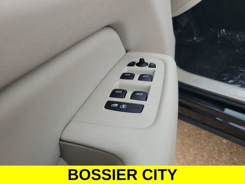 Used 2023 Volvo XC60 B5 Ultimate w/ Protection Package Premier FWD image 24