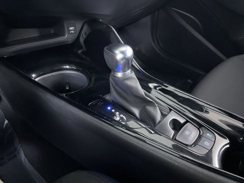 Used 2021 Toyota C-HR XLE image 17