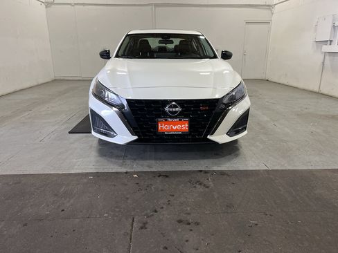 Used 2023 Nissan Altima 2.5 SR w/ SR Premium Package AWD/4WD image 2