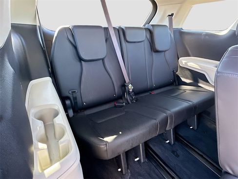 Used 2024 Kia Carnival LX image 26