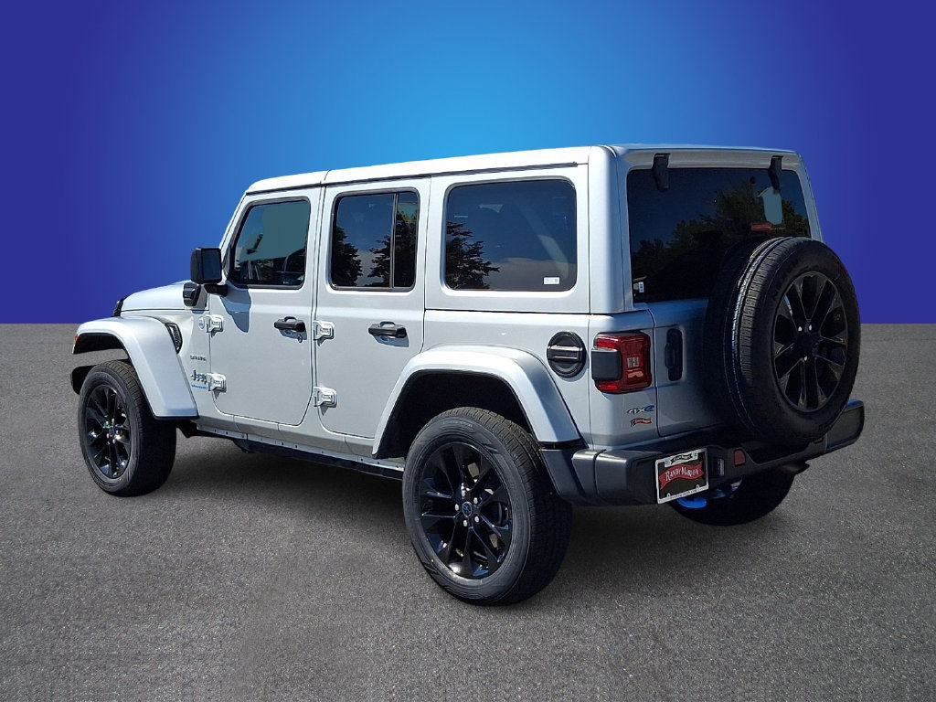 Used 2024 Jeep Wrangler Unlimited Sahara AWD/4WD image 6