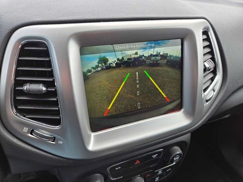 Used 2018 Jeep Compass Latitude w/ Popular Equipment Group FWD image 31