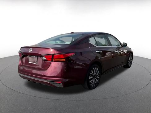Used 2025 Nissan Altima 2.5 SV FWD image 15