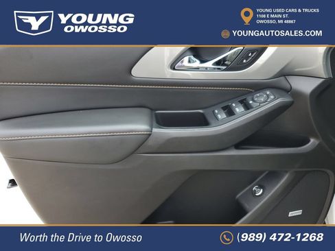 Used 2021 Chevrolet Traverse LT w/ LT Premium Package AWD/4WD image 23