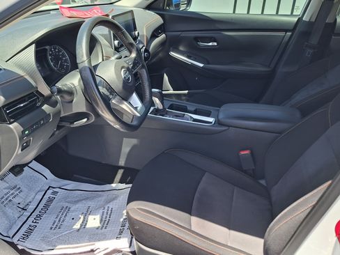 Used 2023 Nissan Sentra SR w/ Midnight Edition Package FWD image 9