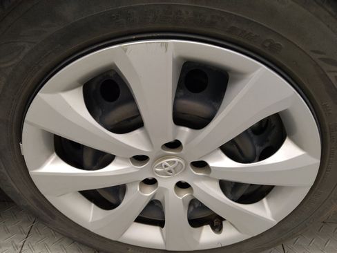 Used 2021 Toyota Corolla LE FWD image 31