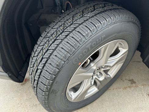 Certified 2025 Toyota RAV4 XLE AWD/4WD image 10