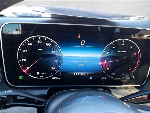 Used 2024 Mercedes-Benz GLC 300 4MATIC image 11