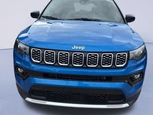 Used 2025 Jeep Compass Limited AWD/4WD image 2