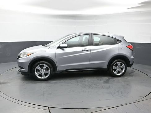 Used 2018 Honda HR-V LX image 2