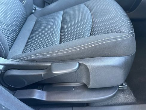 Used 2023 GMC Terrain SLE w/ Driver Convenience Package image 26