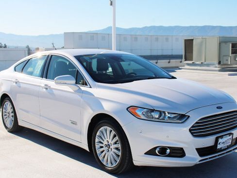 Used 2014 Ford Fusion Energi SE w/ Driver Assist Package image 2