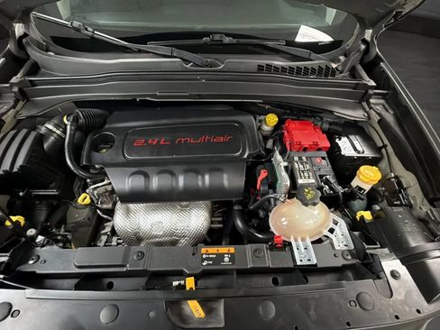 Used 2020 Jeep Renegade Altitude FWD image 23