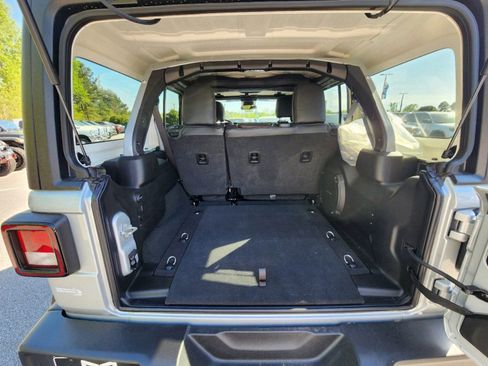 Used 2024 Jeep Wrangler Unlimited Sport AWD/4WD image 4