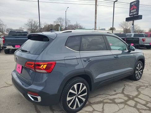 Used 2023 Volkswagen Taos SE w/ Panoramic Sunroof Package image 7