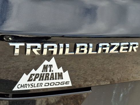 Used 2023 Chevrolet TrailBlazer LT FWD image 17