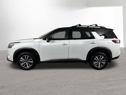 Used 2025 Nissan Pathfinder SL AWD/4WD image 30