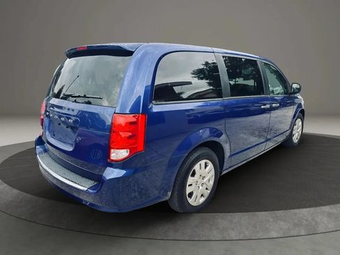 Used 2019 Dodge Grand Caravan SE w/ UConnect Hands-Free Group FWD image 5