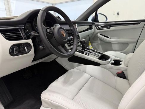 New 2026 Porsche Macan image 4