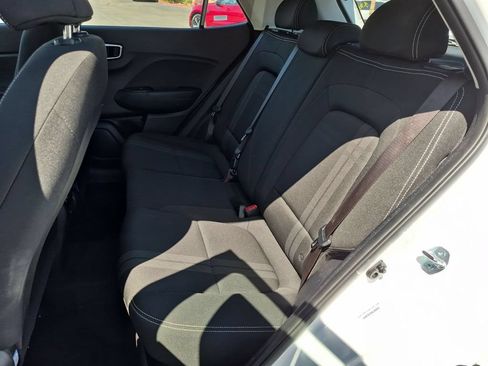 Used 2025 Hyundai Venue SEL FWD image 28