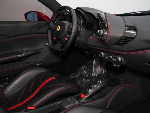Used 2017 Ferrari 488 GTB RWD image 31