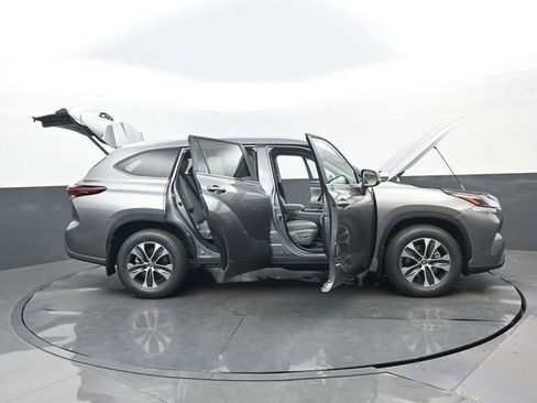 Used 2026 Toyota Highlander XLE image 33