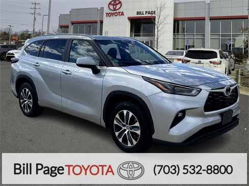 Certified 2024 Toyota Highlander XLE image 1