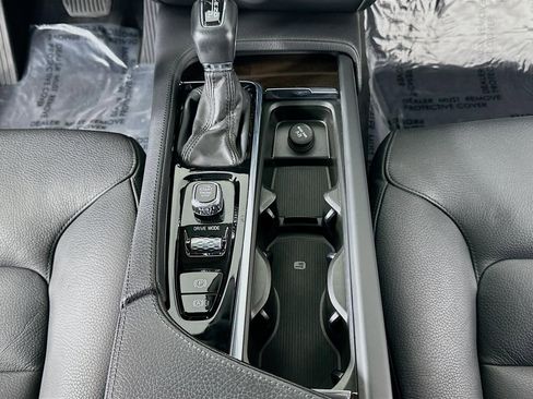 Used 2019 Volvo S90 T5 Momentum image 40