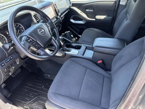 Used 2022 Nissan Frontier SV w/ Technology Package RWD image 10