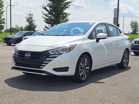 Used 2025 Nissan Versa SV FWD image 3